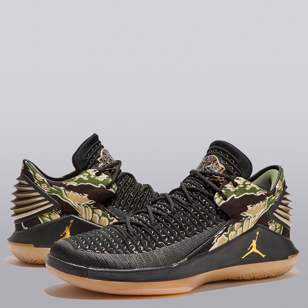 Jordan Xxxii Low Basketball Shoe - Black/metallic Gold-white - Mens